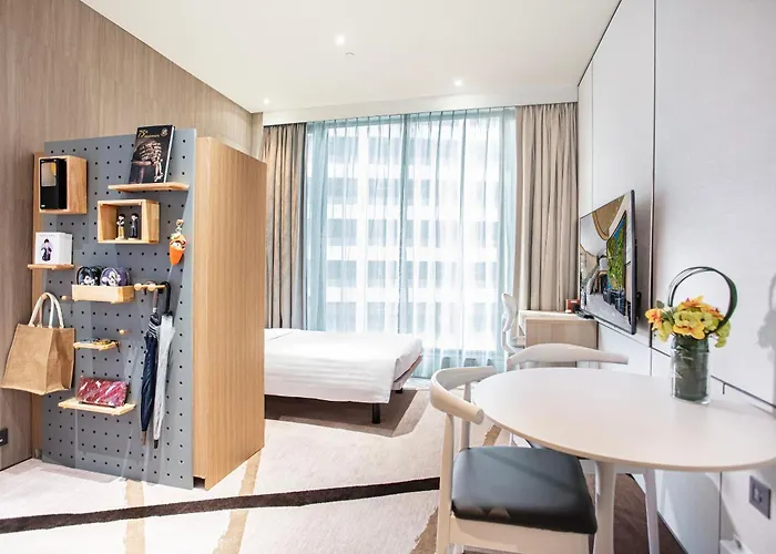 Hotels with Pool in Hong Kong